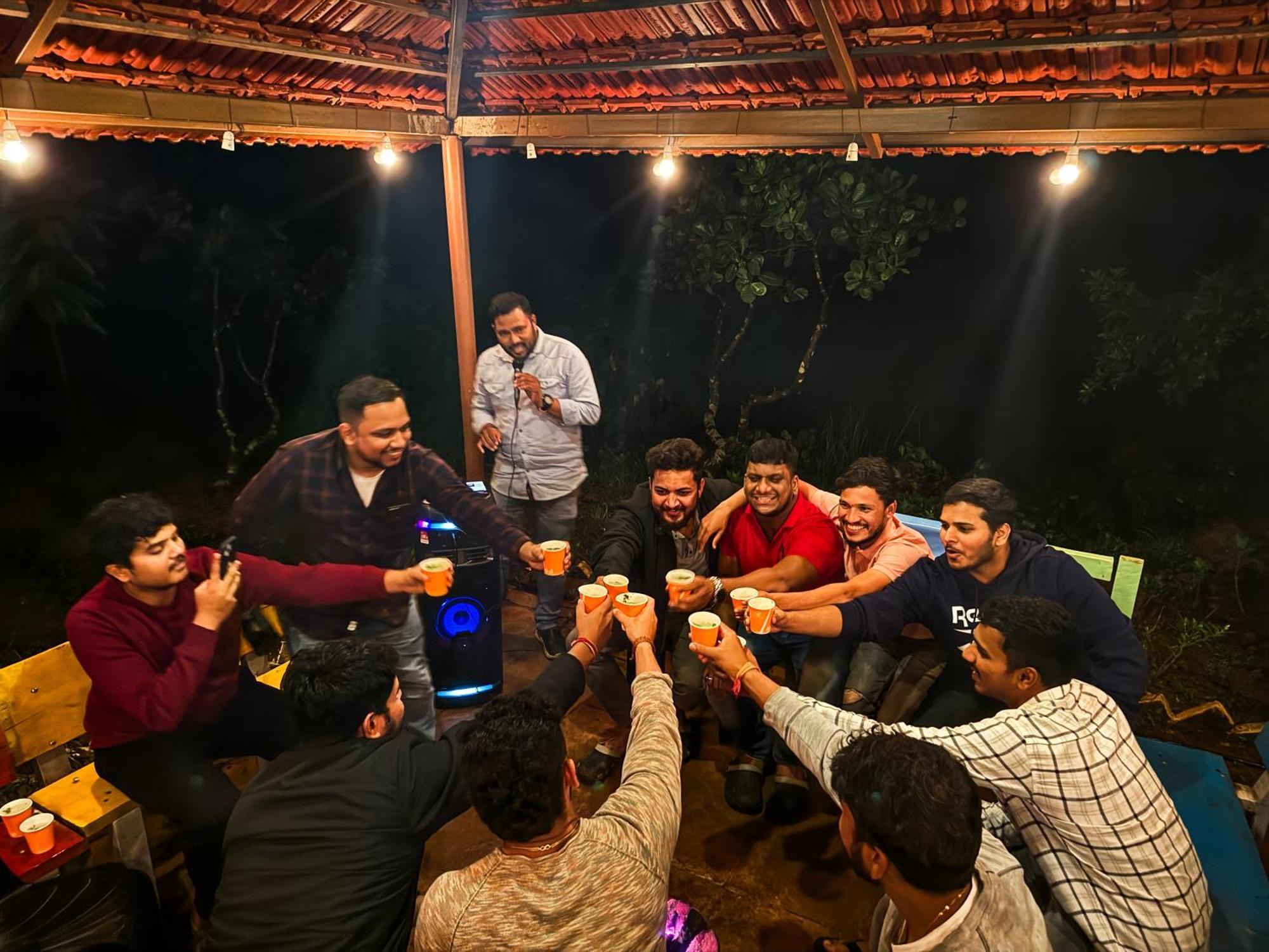 Chalobahills Farmstay Resort Ajra Bagian luar foto