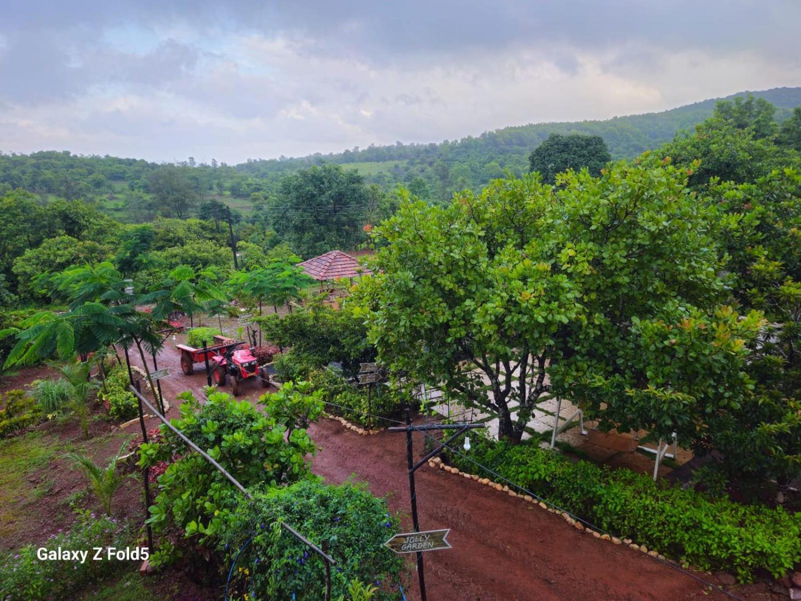 Chalobahills Farmstay Resort Ajra Bagian luar foto