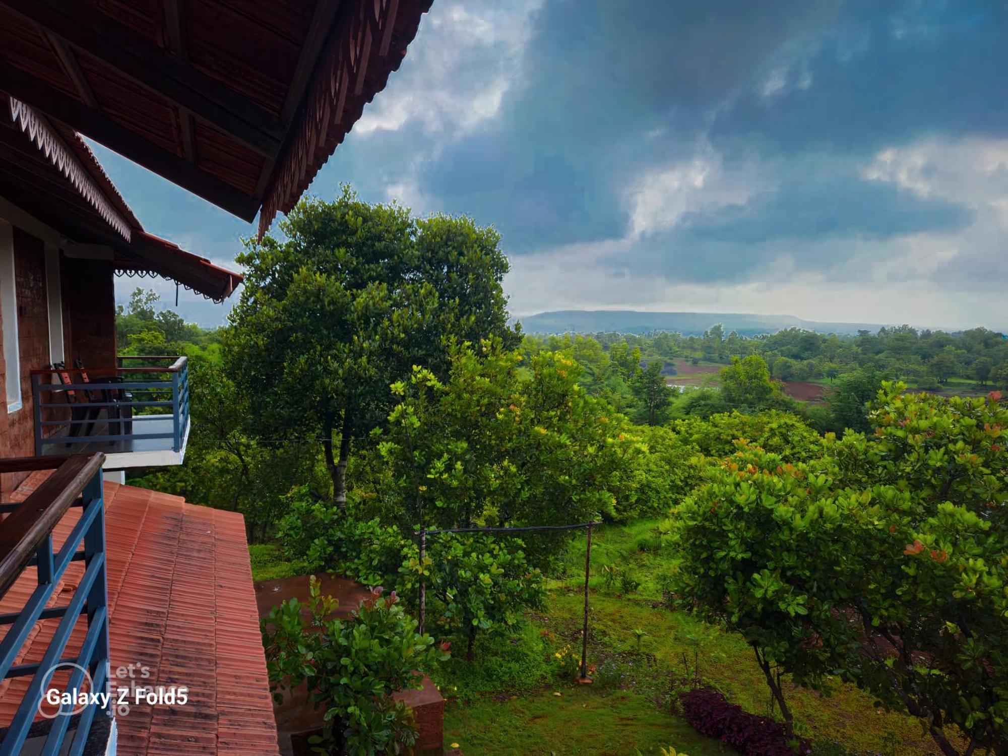 Chalobahills Farmstay Resort Ajra Bagian luar foto