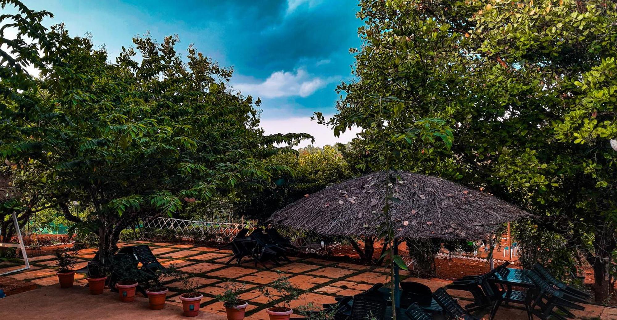 Chalobahills Farmstay Resort Ajra Bagian luar foto