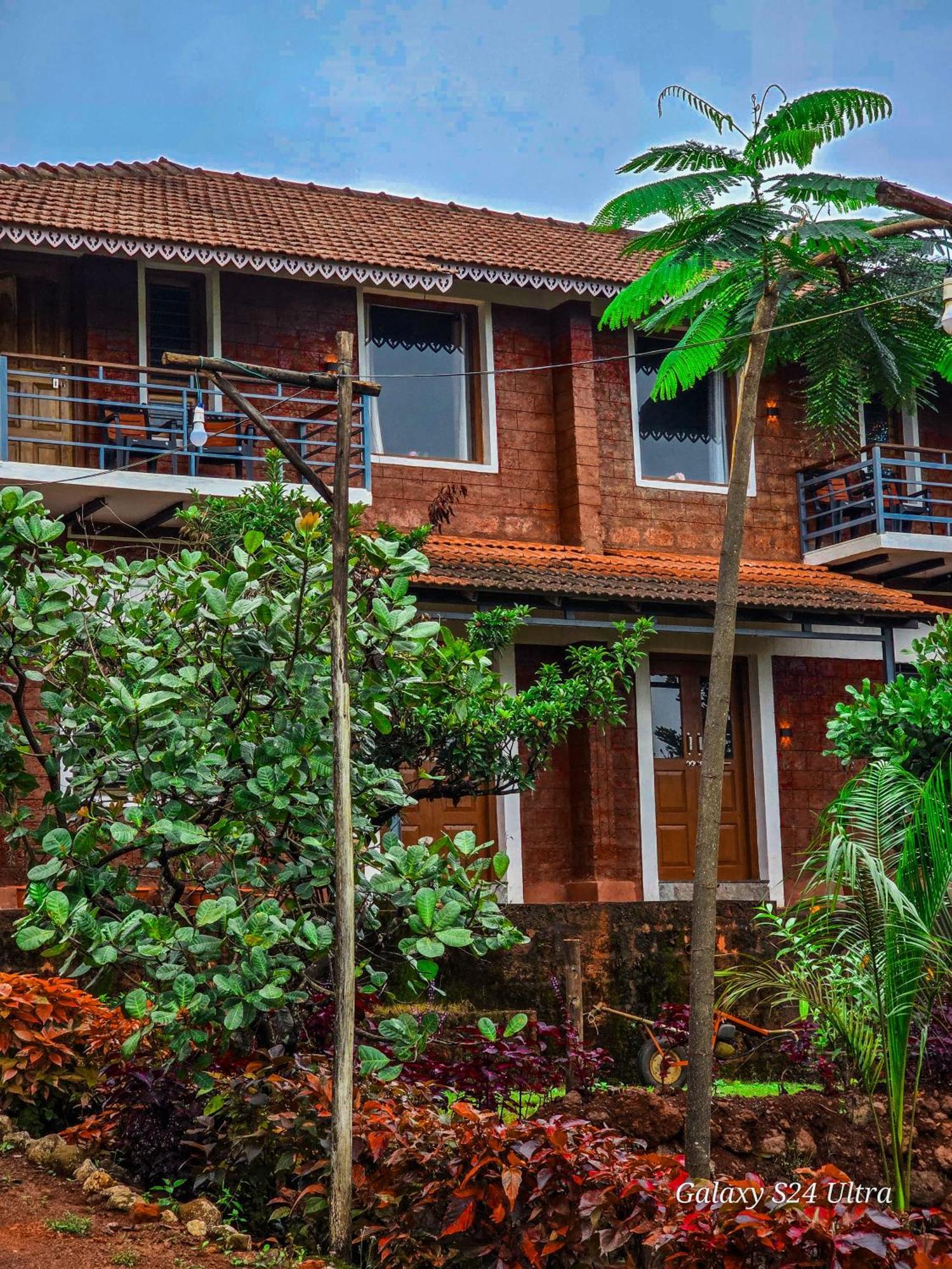 Chalobahills Farmstay Resort Ajra Bagian luar foto